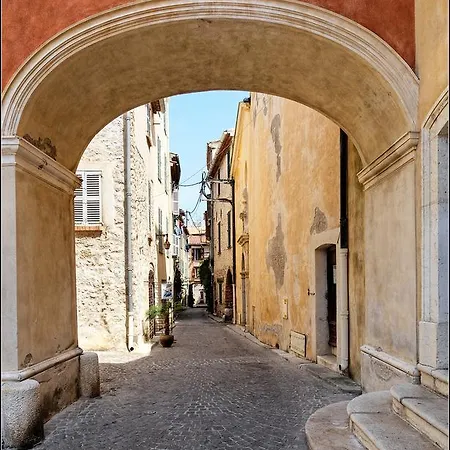 Les Remparts Location 4* Antibes