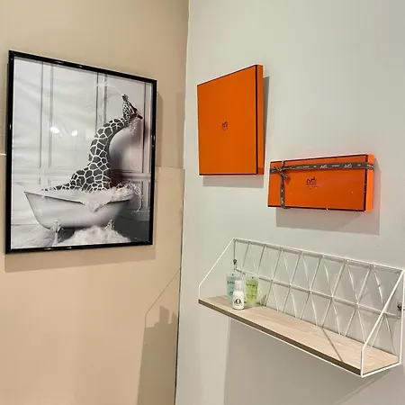 Les Remparts Location 公寓式酒店 昂蒂布