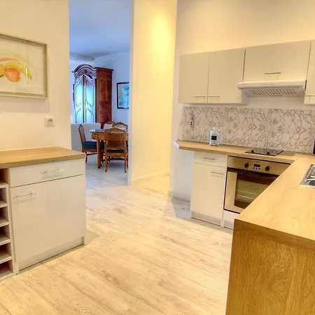 Les Remparts Location * Antibes