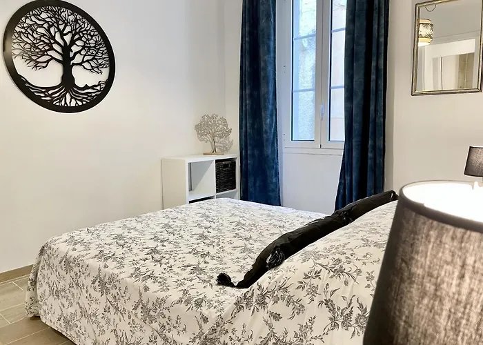 Les Remparts Location * Antibes