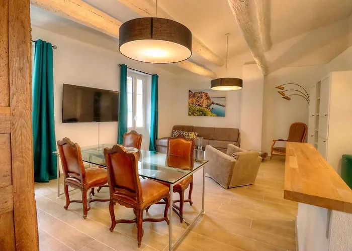 Les Remparts Location * Антиб