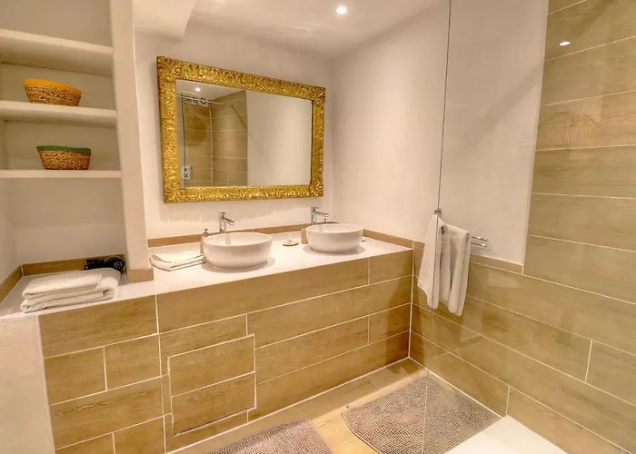 Les Remparts Location * Antibes