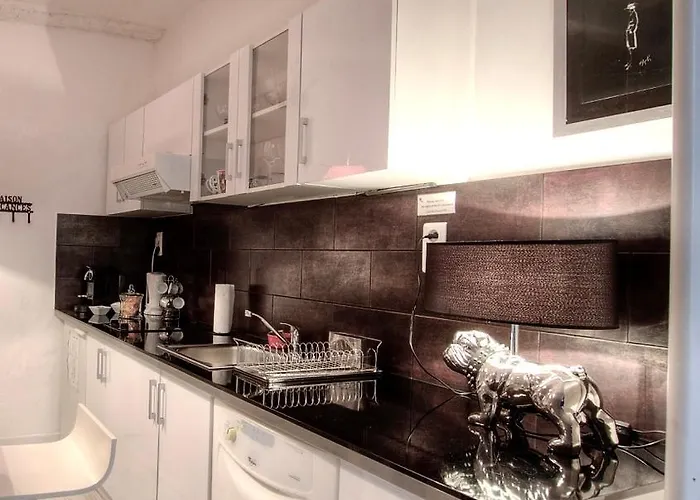 Les Remparts Location * Антиб