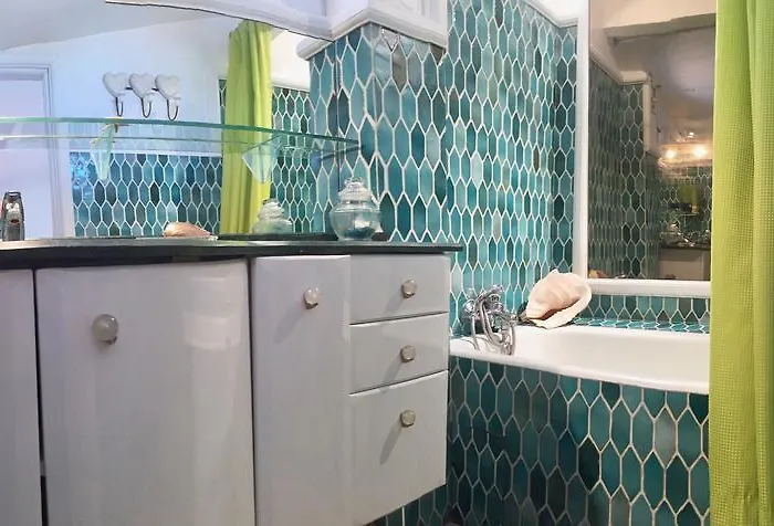 Les Remparts Location * Антиб