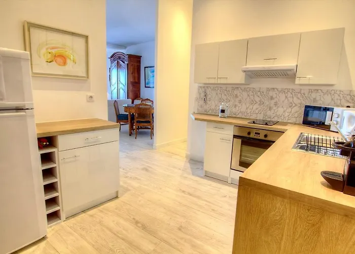 Les Remparts Location * Antibes